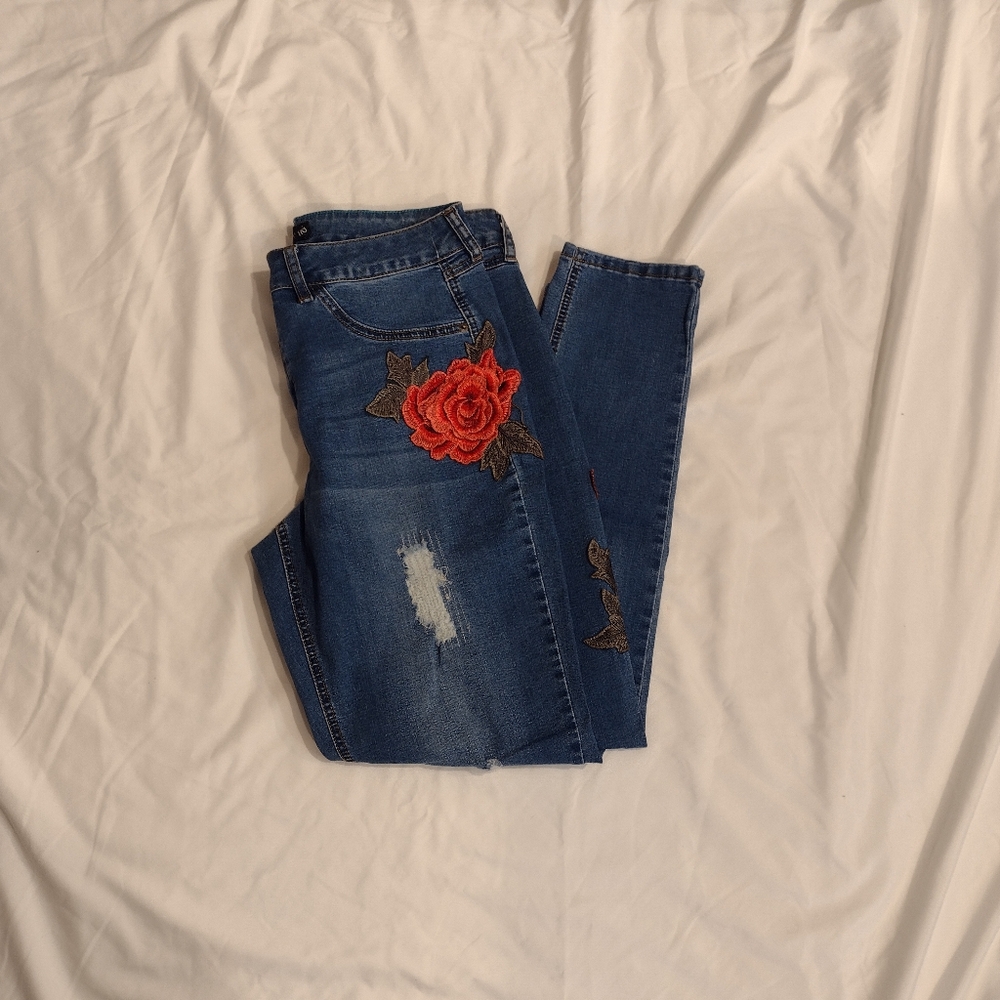 One 5 One Distressed Skinny Jeans Red Rose Embroidery sz 12 EUC - Picture 2 of 5